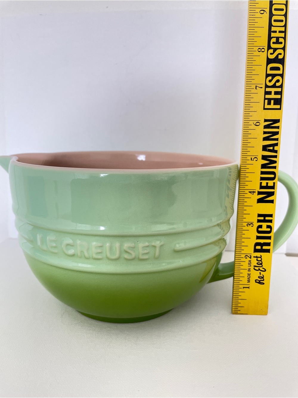 Le Creuset Kiwi Ombré 2 Qt Stoneware Batter Bowl w/ Spout Discontinued - Picture 13 of 14